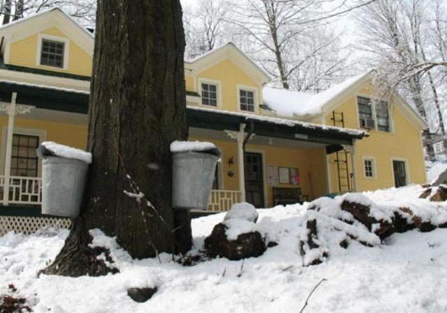 Tumble Inn Schroon Lake Exterior photo